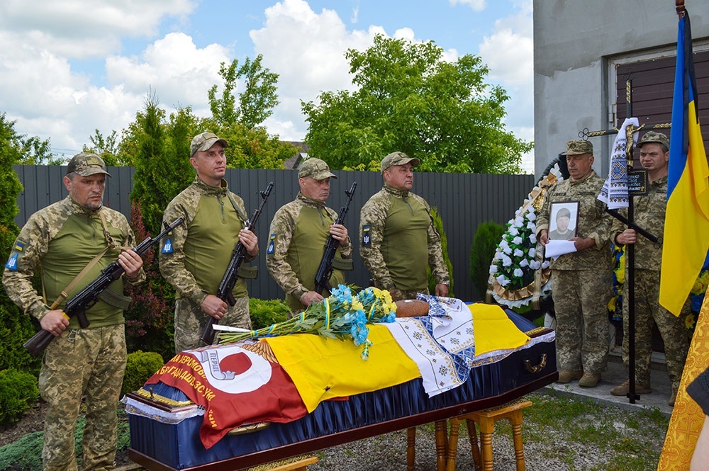 У Кагарлику провели в останню путь воїна Ігоря Слизченка - 7