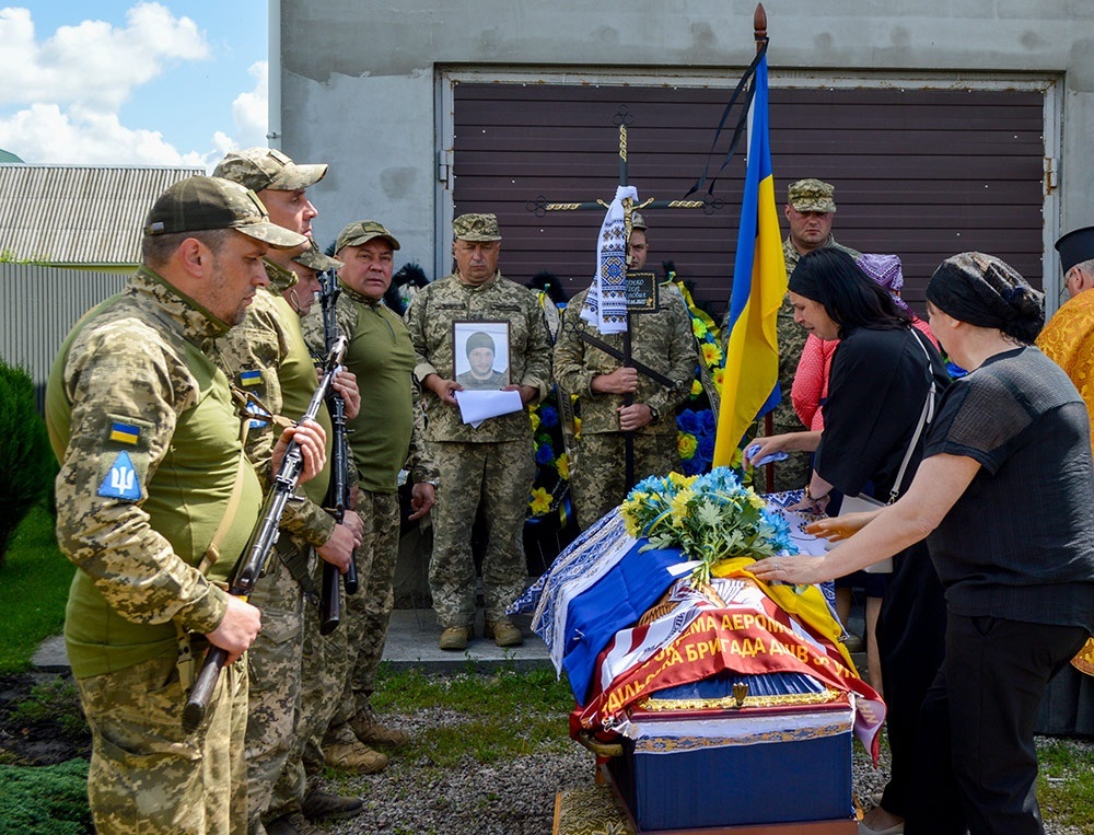 У Кагарлику провели в останню путь воїна Ігоря Слизченка - 8