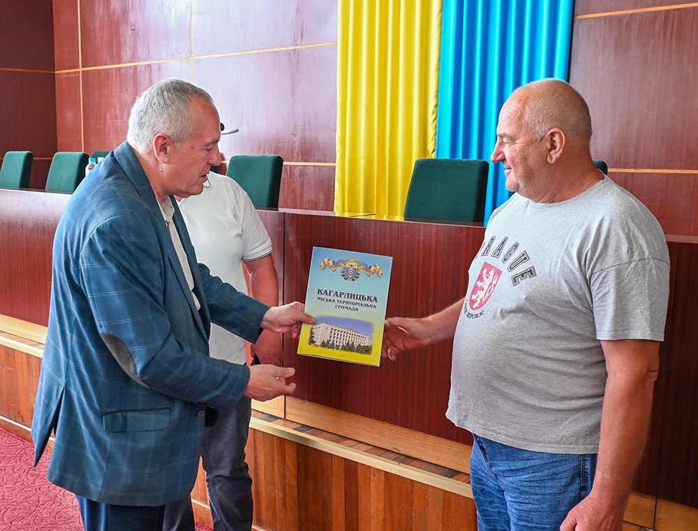 З нагоди ювілею Подяку отримує голова ФГ «Шанс» Сергій Шостак