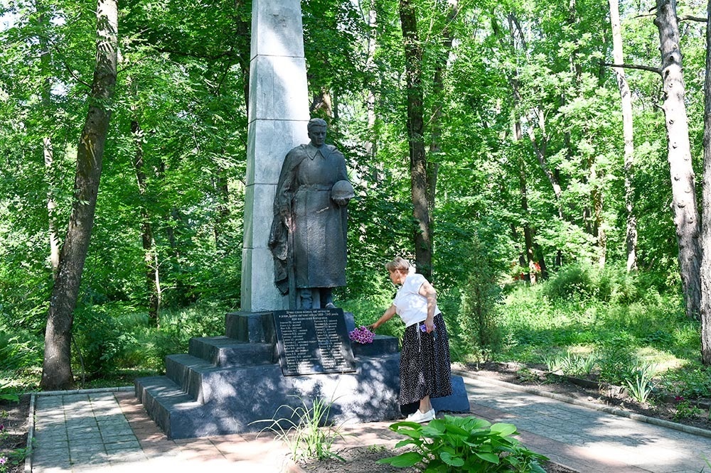 Покладання квітів у Кагарлицькому парку 22 червня - 2