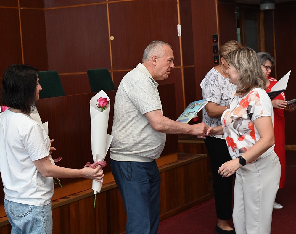 За сумлінну працю та відданість справі: у Кагарлику відзначили держслужбовців