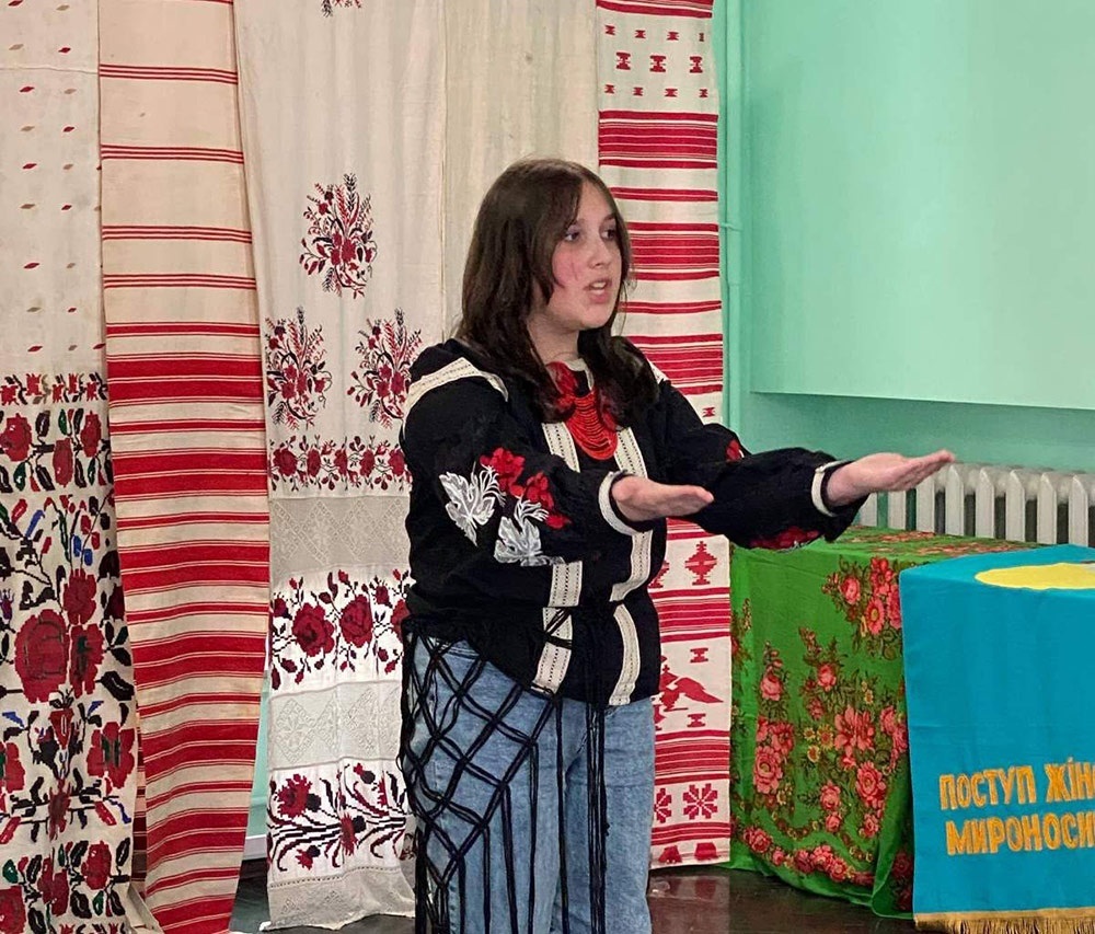 Вихованки Кагарлицької школи мистецтв під час Всеукраїнського конкурсу читців імені Тараса Шевченка з у Києві