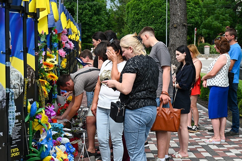 Покладання квітів на Алеї Слави в Кагарлику