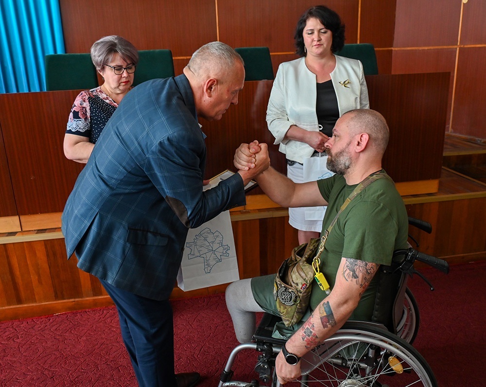 Урочистості з нагоди Дня Конституції України в Кагарлику: вручення відзнак Захисникам і ветеранам