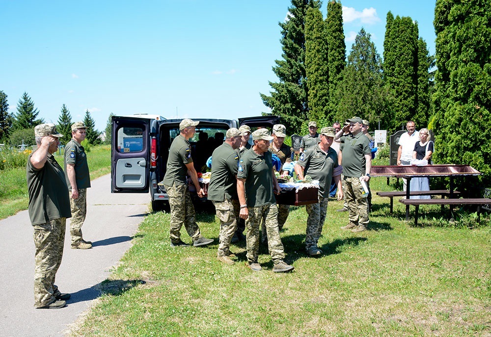 В Черняхові провели в останню путь воїна Ігоря Шевеленка - 11