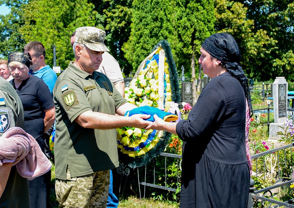 В Черняхові провели в останню путь воїна Ігоря Шевеленка - 20