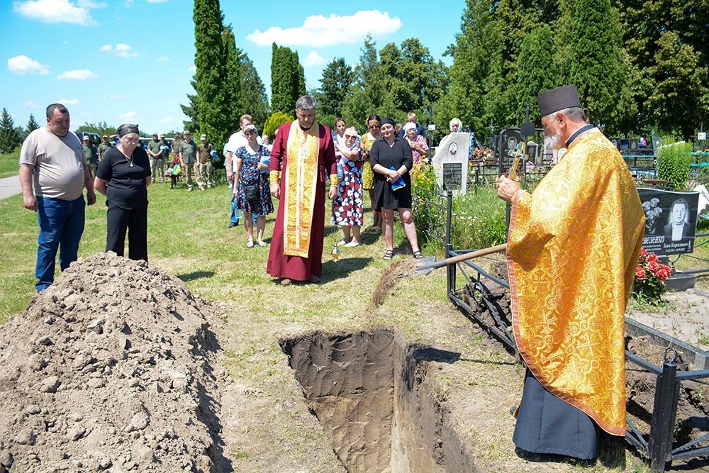 В Черняхові провели в останню путь воїна Ігоря Шевеленка - 24