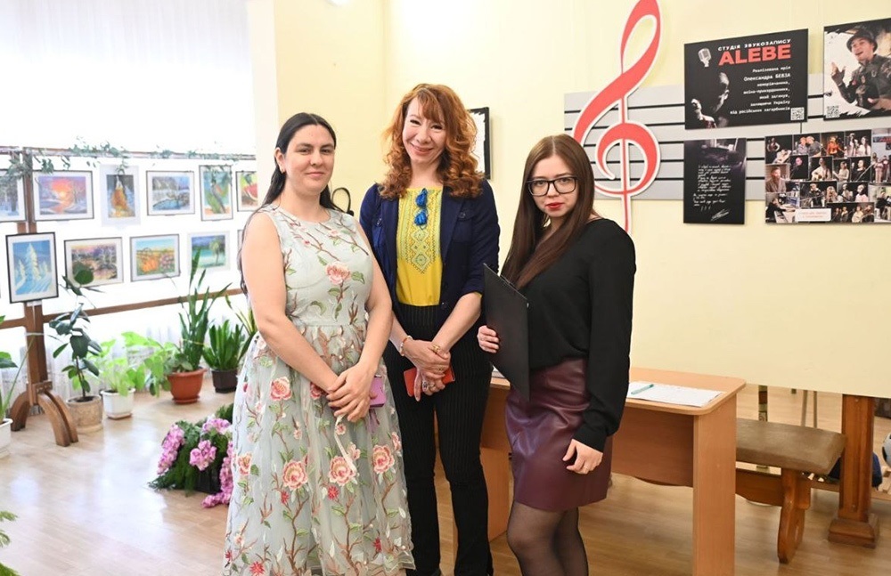 Команда проєкту: Крістіна Бут (кураторка виставки), Інна Сузова (психологиня), Таїсія Зозуль (менеджерка)