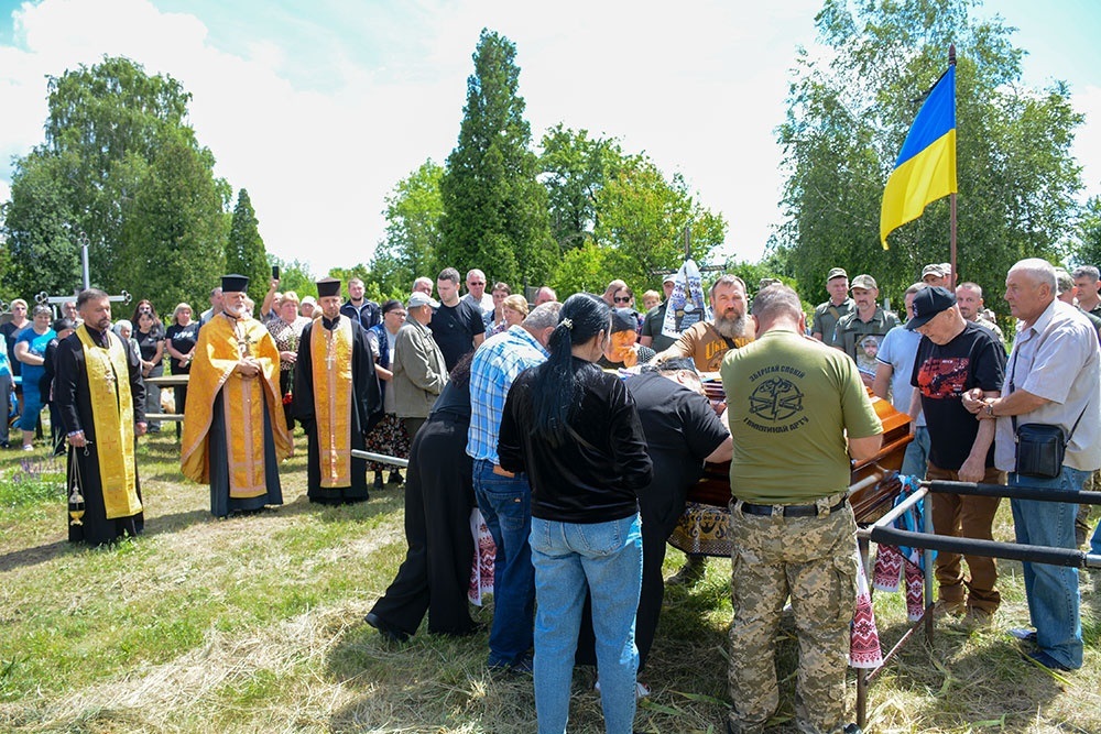В Черняхові провели в останню путь воїна Олександра Донченка - 16