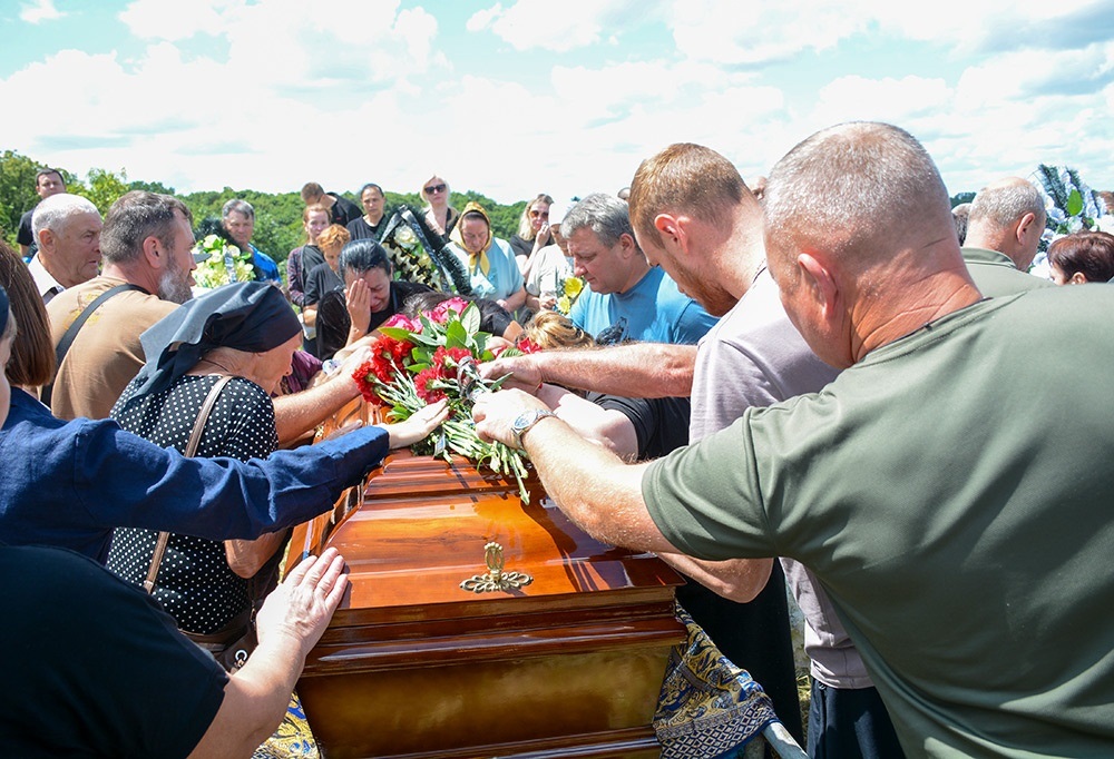 В Черняхові провели в останню путь воїна Олександра Донченка - 23