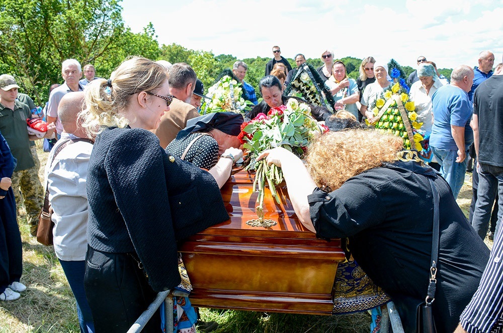 В Черняхові провели в останню путь воїна Олександра Донченка - 24