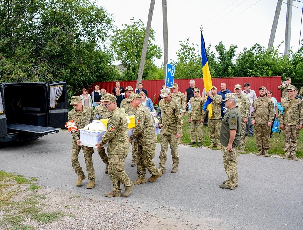 У Кагарлику провели в останню путь воїна Володимира Березнюка