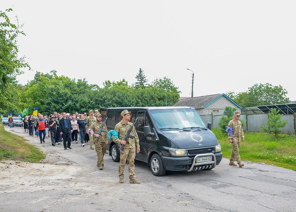 У Кагарлику провели в останню путь воїна Володимира Березнюка - 17