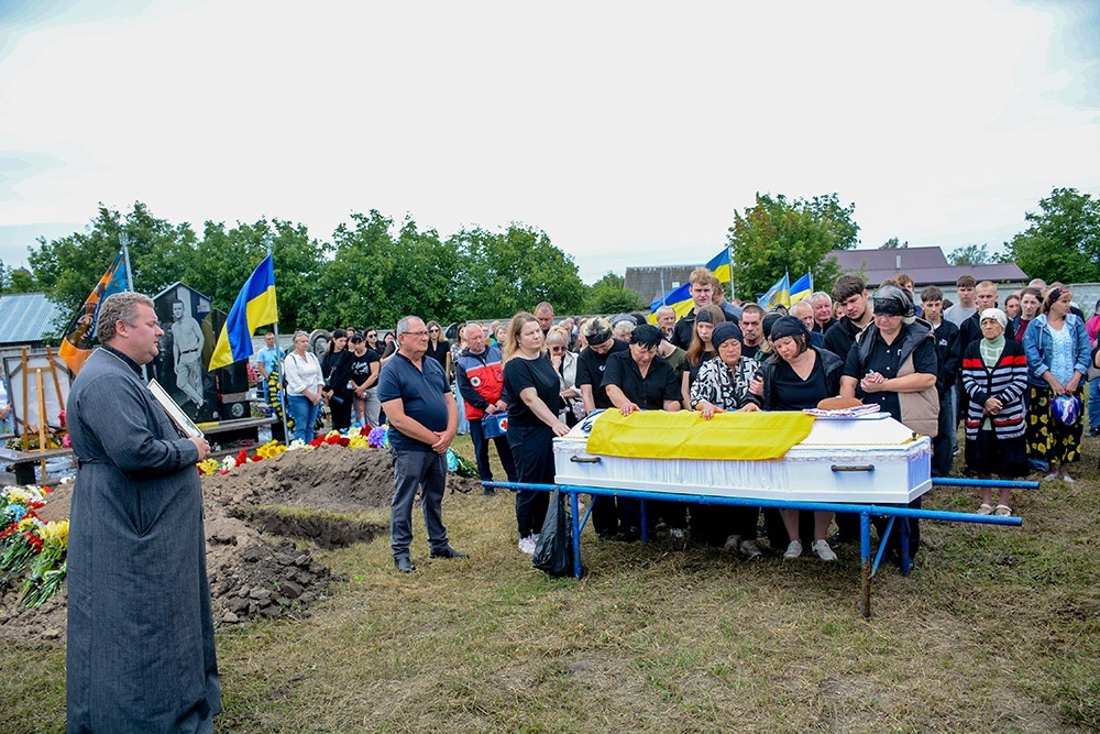У Кагарлику провели в останню путь воїна Володимира Березнюка - 23
