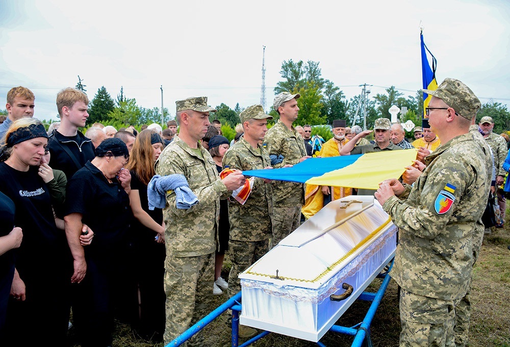 У Кагарлику провели в останню путь воїна Володимира Березнюка - 24