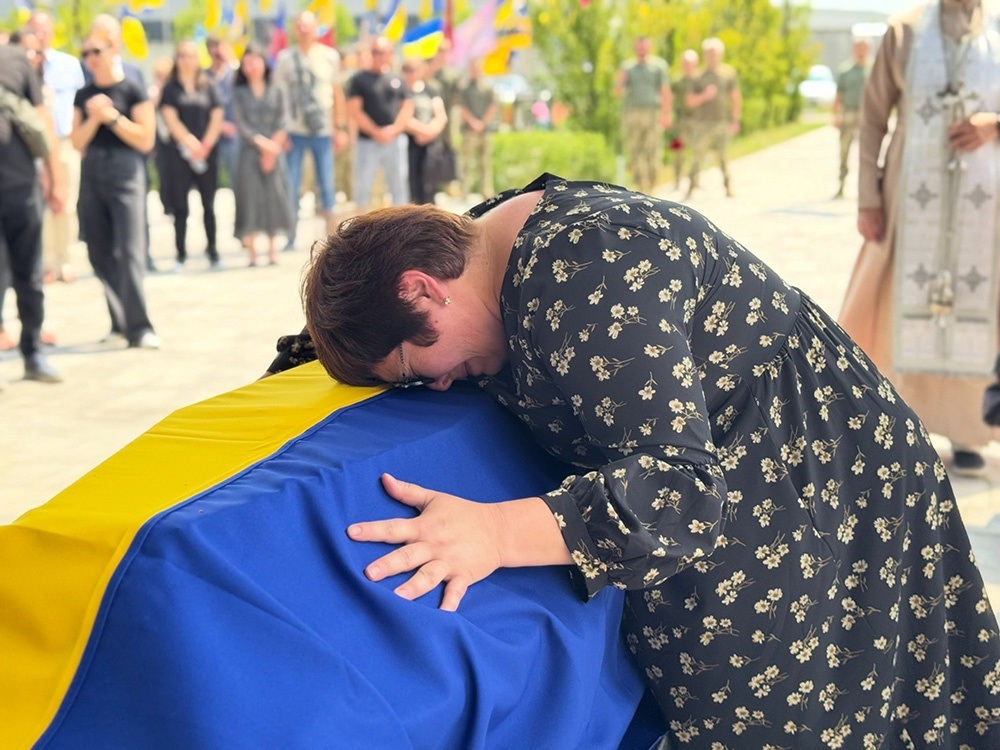 В Бучі провели в останню путь воїна Євгенія Курінного - 3