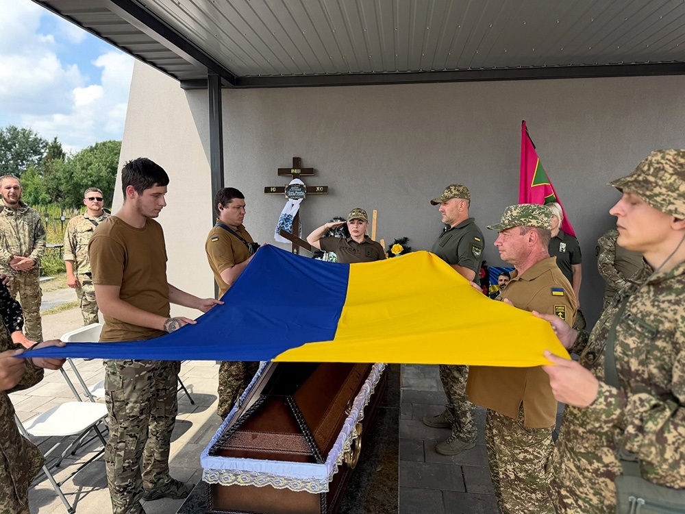 В Бучі провели в останню путь воїна Євгенія Курінного