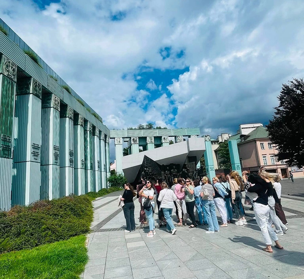 Прогулянка Варшавою вчительок із України з якими ікагарличанки