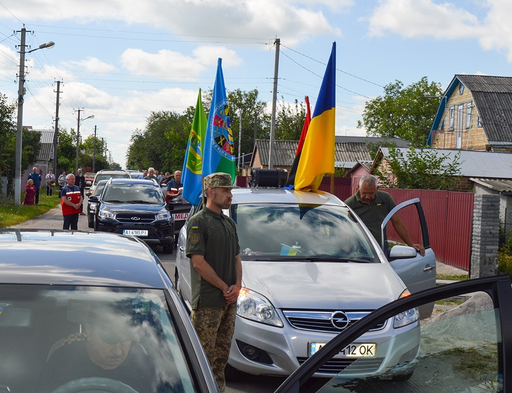 Кагарлик прощається із воїном Євгенієм Вашекою - зупинка біля хати, де народився і виріс Герой