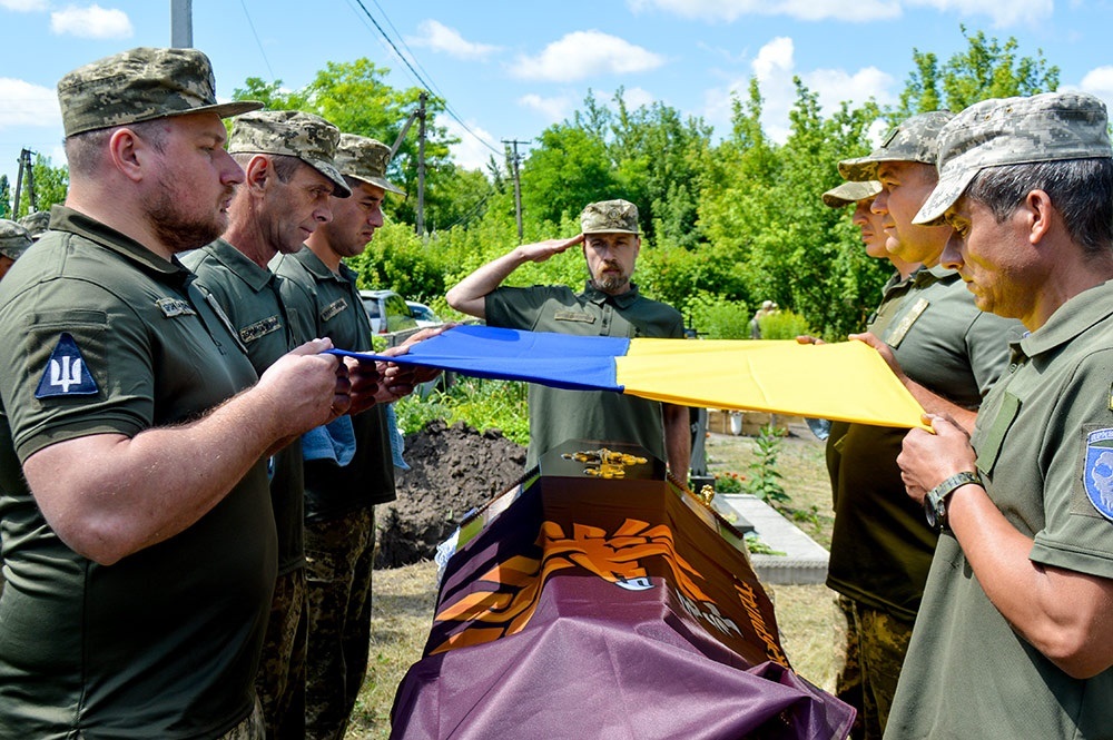 У Кагарлику провели в останню путь воїна Євгенія Вашеку - 13