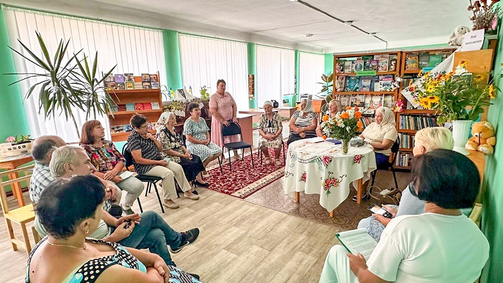 Під час презентації книги Людмили Березової у Слобідській сільській бібліотеці