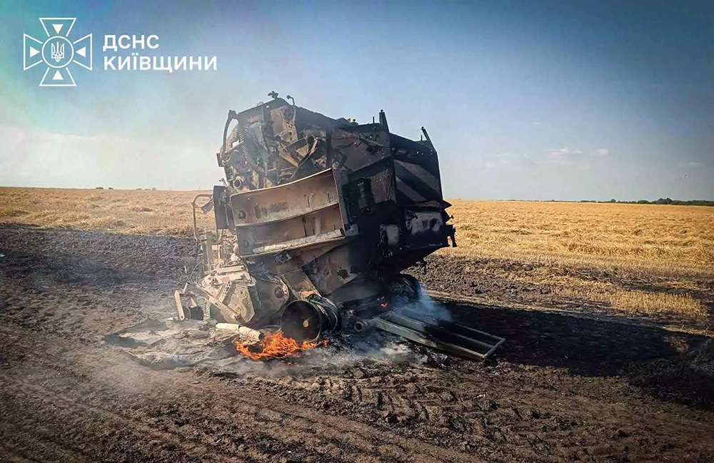 Вогонь знищив прес-підбирач на полі у селі Бурти на Кагарличчині
