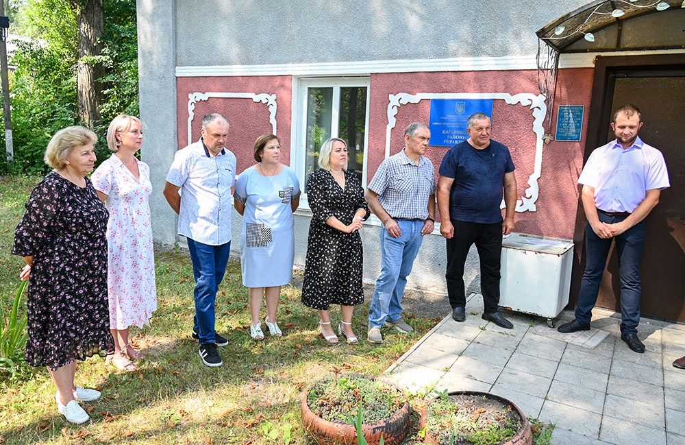 Працівники та ветерани ветслужби під час вітання із професійним святом у Кагарлику