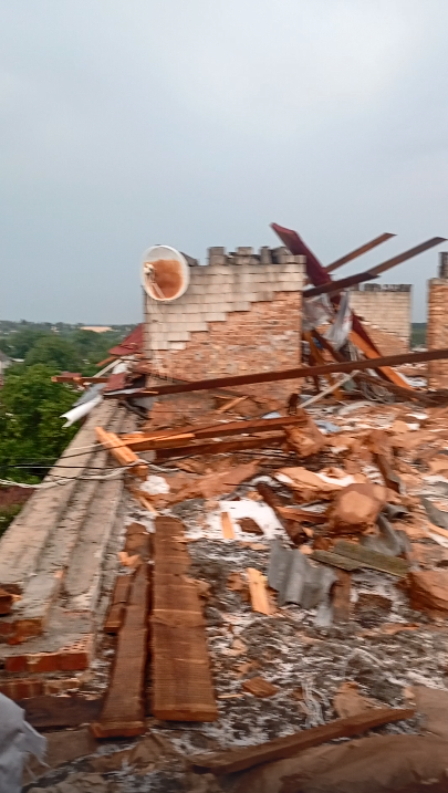 Буремна п'ятниця: на Кагарличчині пронісся шквал. Наслідки стихії, та куди звертатися по допомогу