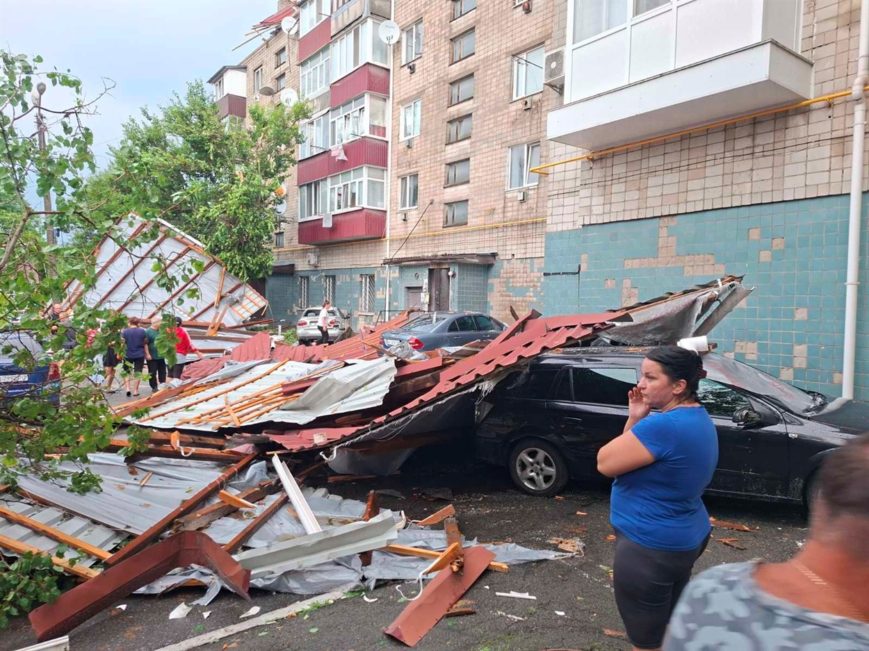 Буремна п'ятниця: на Кагарличчині пронісся шквал. Наслідки стихії, та куди звертатися по допомогу