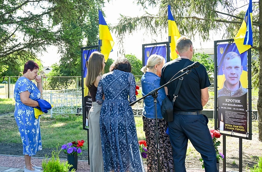 Алея Слави у Зеленому Яру: громада вшанувала пам'ять про трьох Героїв-земляків