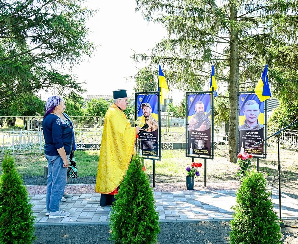 Алея Слави у Зеленому Яру: громада вшанувала пам'ять про трьох Героїв-земляків