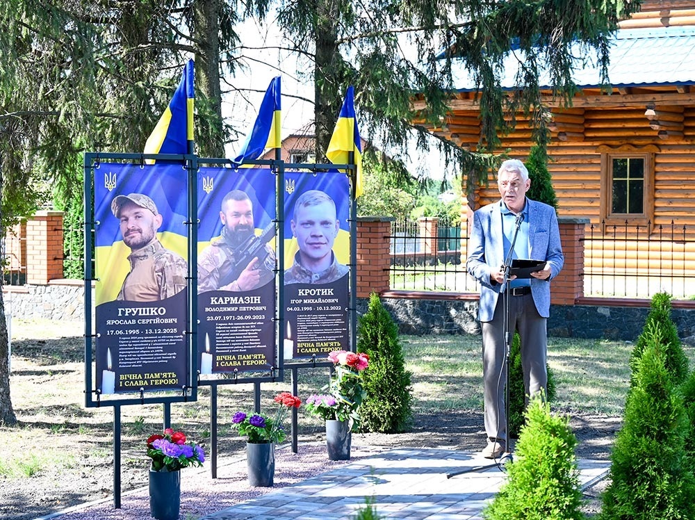 Алея Слави у Зеленому Яру: громада вшанувала пам'ять про трьох Героїв-земляків