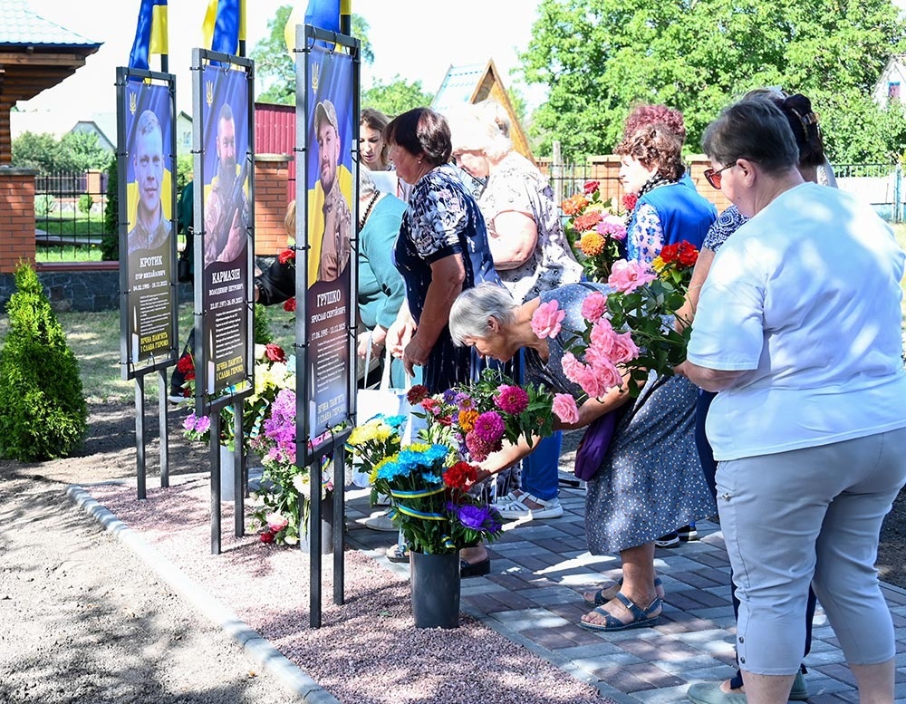 Алея Слави у Зеленому Яру: громада вшанувала пам'ять про трьох Героїв-земляків