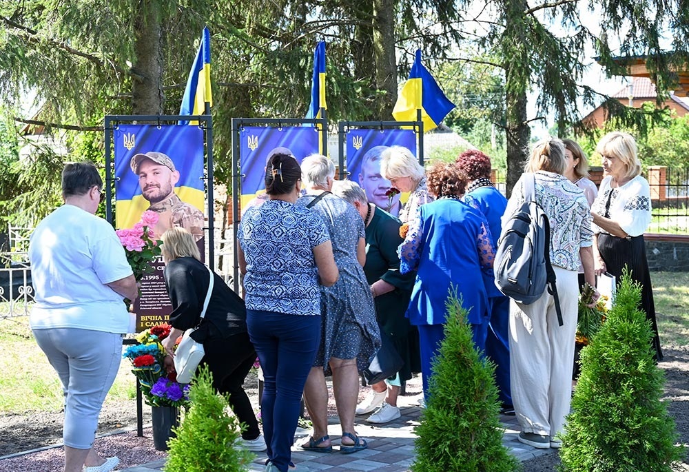 Алея Слави у Зеленому Яру: громада вшанувала пам'ять про трьох Героїв-земляків